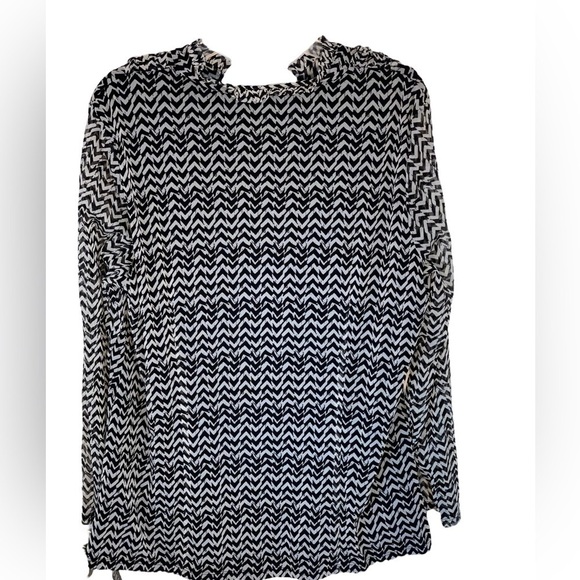 NWT- I.N.C. Apres Glam mini arrow blouse. Size 2X - Picture 6 of 9